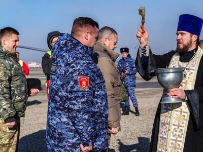 Освящение экипажей вертолетов. Фото: Росгвардия